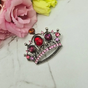 Broszka ozdobna korona czerwone kryształy