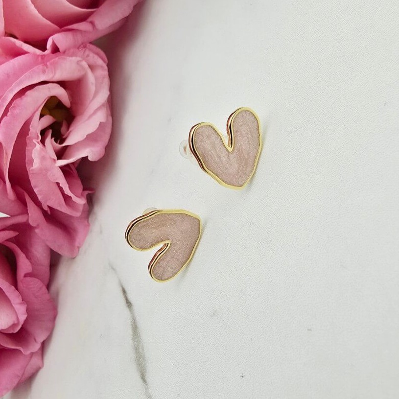 Kolczyki STAL CHIRURGICZNA serce masa perłowa różowa