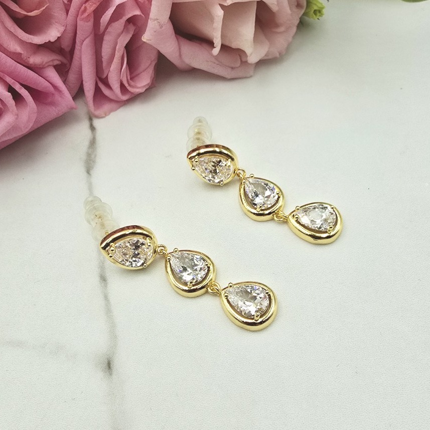 Kolczyki STAL CHIRURGICZNA wiszące trzy krople kryształki 