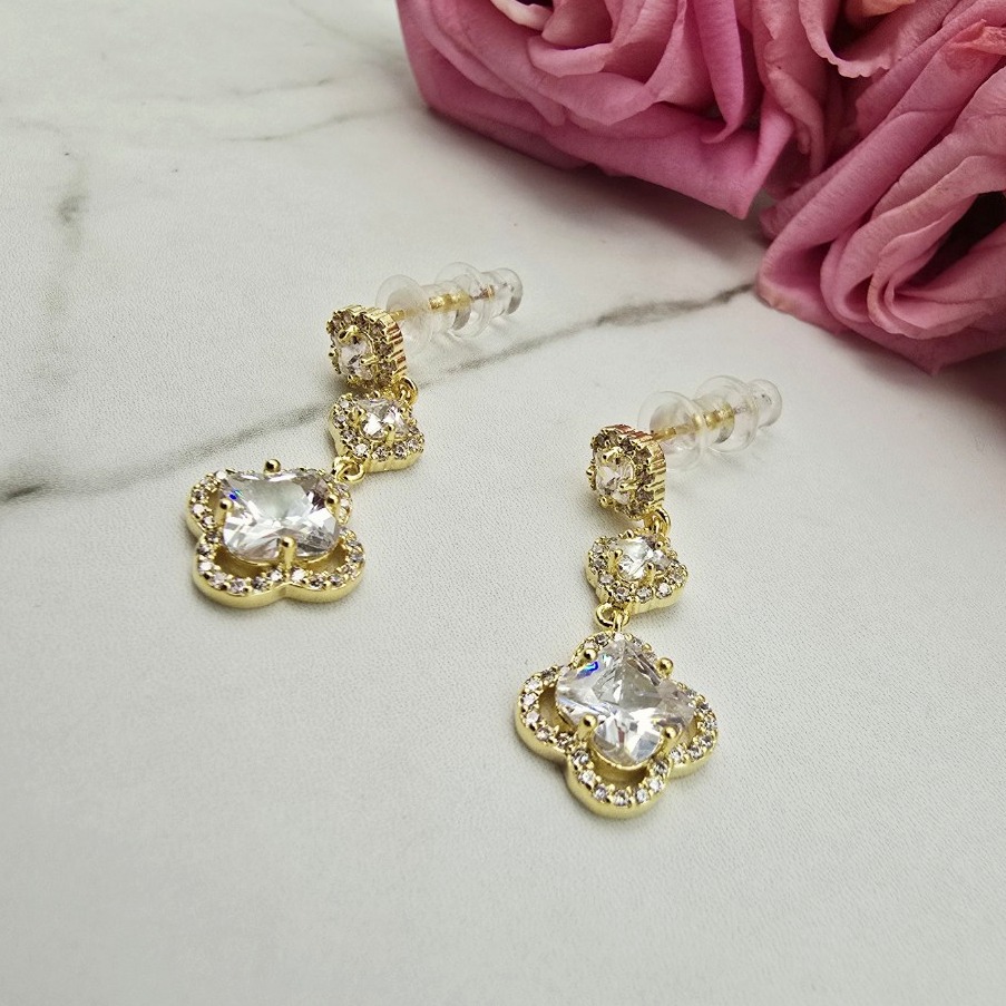 Kolczyki STAL CHIRURGICZNA wiszące trzy koniczyny kryształki cyrkonie